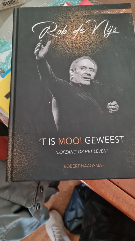 Boek: 't is mooi geweest, Rob de Nijs, Ophalen of Verzenden, Zo goed als nieuw, Robert haagsma, Nederland