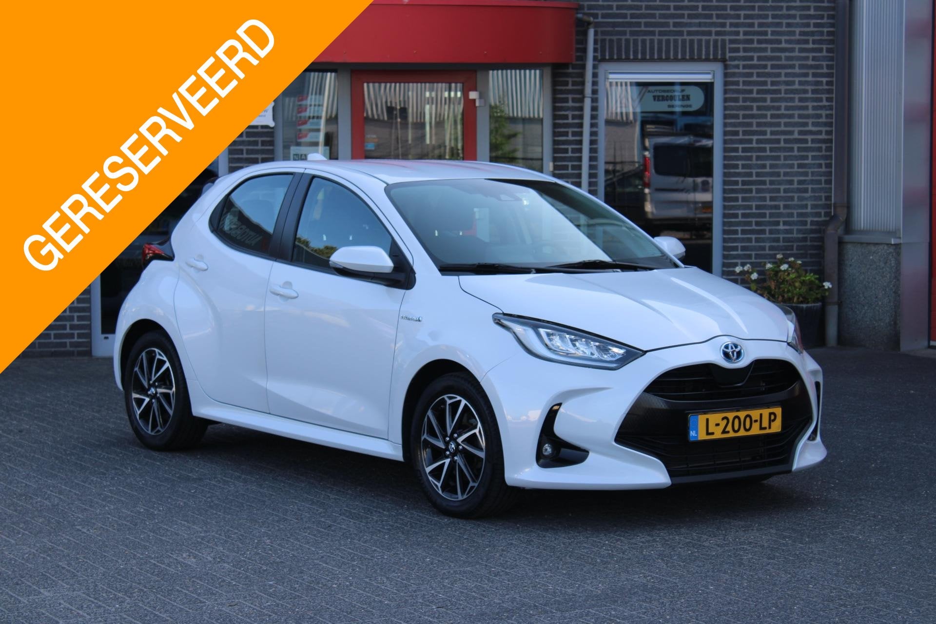 Toyota Yaris 1.5 Hybrid Dynamic Parelmoer/Led/Adaptive Cruis, Gebruikt, Euro 6, Bedrijf, Hybride Elektrisch/Benzine