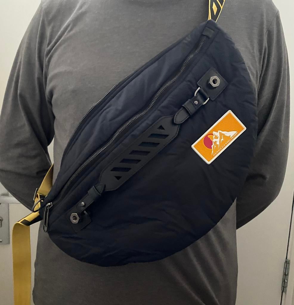 Off White bumbag/ schoudertas splinternieuwe, Sieraden, Tassen en Uiterlijk, Tassen | Schoudertassen, Ophalen of Verzenden, Nieuw