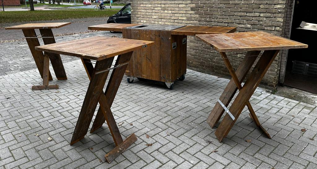 Mobiele bar met staffels en inklapbare statafels 6 stuks, Ophalen, Gebruikt
