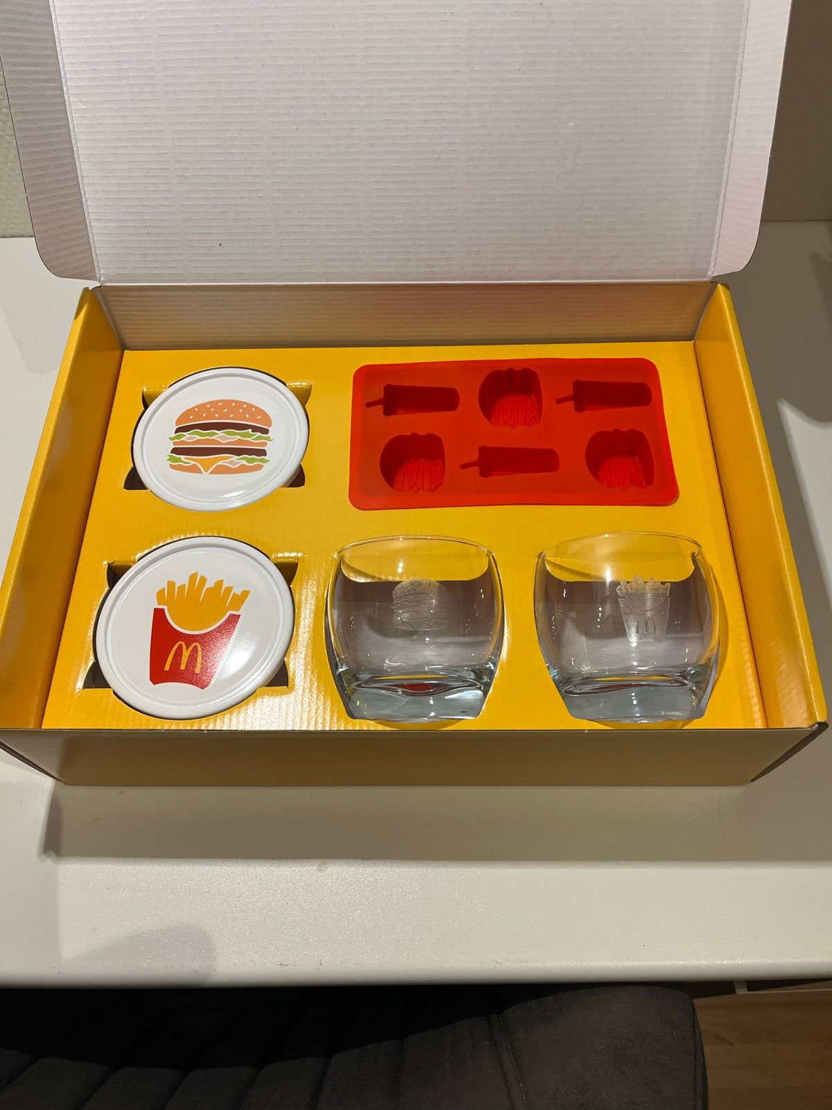 McDonald's Glazen en IJsblokjesvormen Set, Ophalen of Verzenden, Zo goed als nieuw, Meerkleurig, Overige merken
