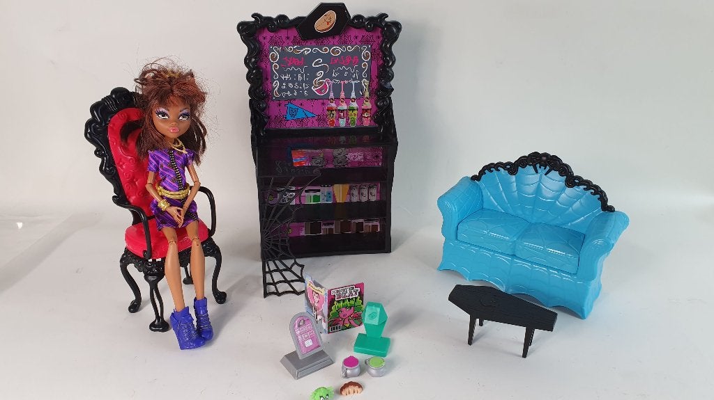 Monster High Coffin Bean, cafetaria met Clawdeen Wolf, Verzamelen, Poppen, Tweedehands verkoop, Tweedehands verkoop, Gebruikt