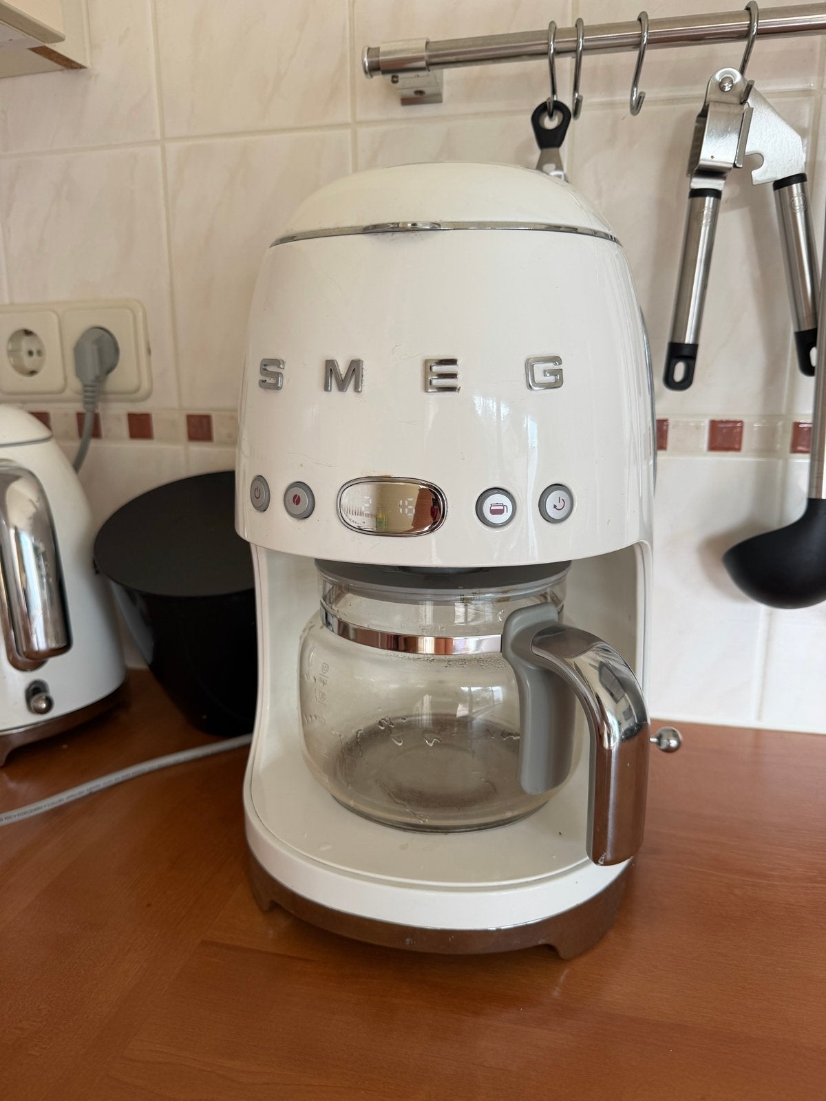 Smeg koffiezetapparaat met maatschepje, Ophalen, Gebruikt, Koffiemachine, Gemalen koffie