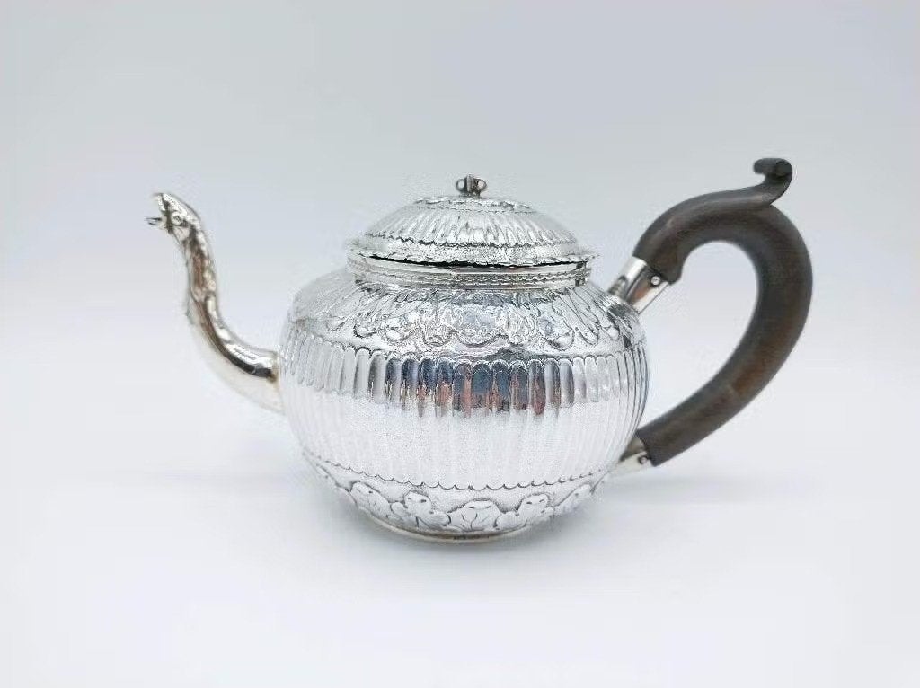 Zilveren theepot, P. Schmidt, Leeuwarden, ca. 1820
