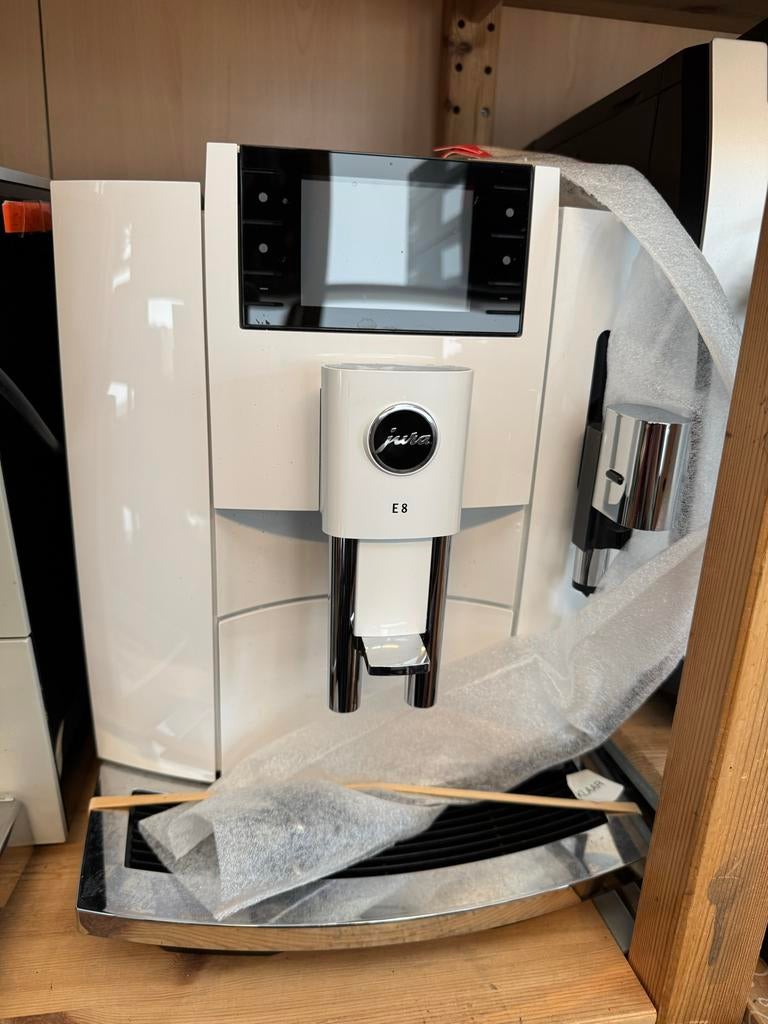 Jura E8 Piano White Refurbished - 1 jaar garantie, Ophalen, Afneembaar waterreservoir, 10 kopjes of meer, Koffiemachine