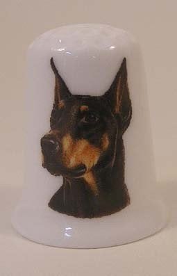 Porseleinen Vingerhoedje met Dobermann Hond - Verzamelobject, Ophalen of Verzenden, Nieuw, Porselein, Nederland