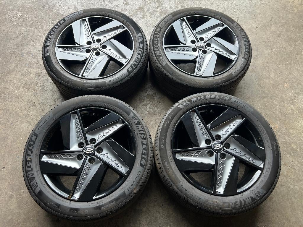 5x114,3 19 inch Hyundai Tucson NX4 Velgen + Banden + TPMS, Gebruikt, Banden en Velgen, 235 mm, Personenwagen