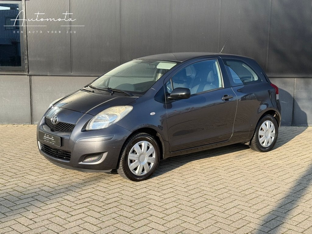 Toyota Yaris 1.0 12V Vvt-i 3-deurs Acces / Airco / Trekhaak, Auto's, Voorwielaandrijving, 40 €/maand, 750 kg, 965 kg