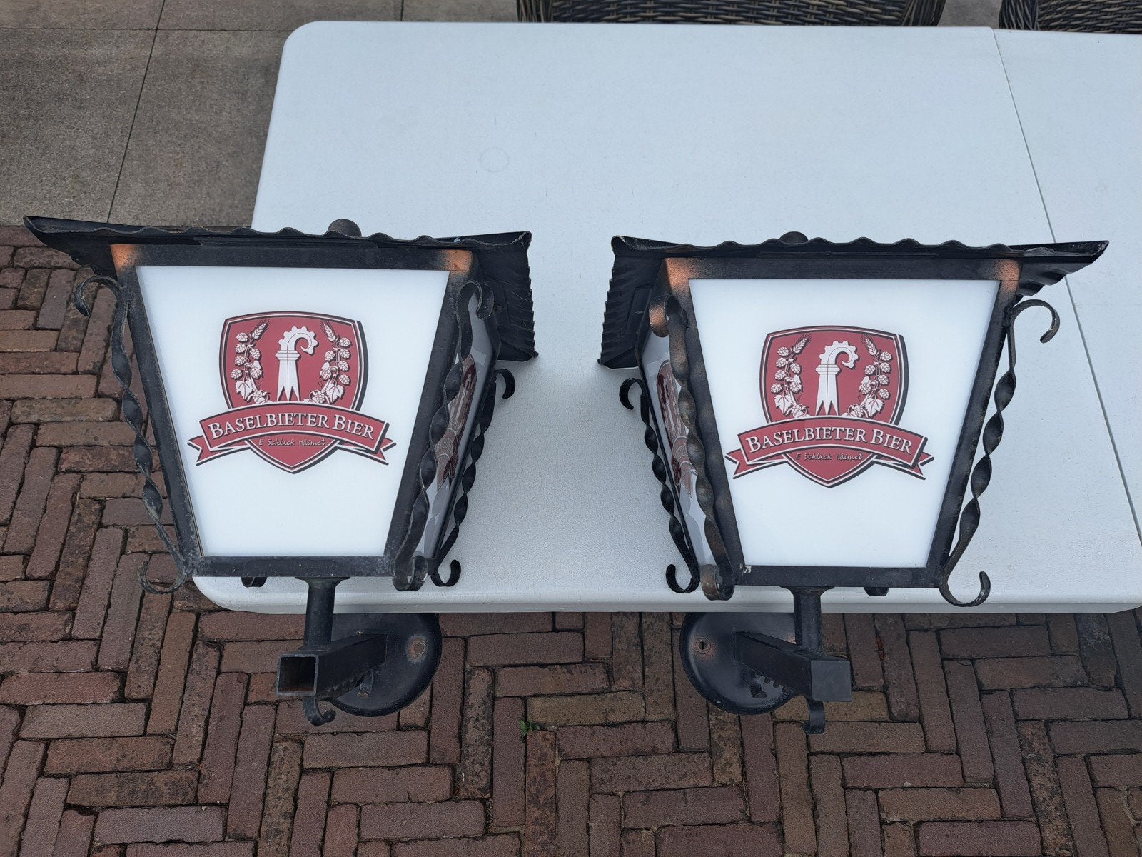 Wandlampen café/reclame/afdak/overkapping Baselbieter Bier, Ophalen, Wandlamp, Netvoeding, 50 tot 250 watt