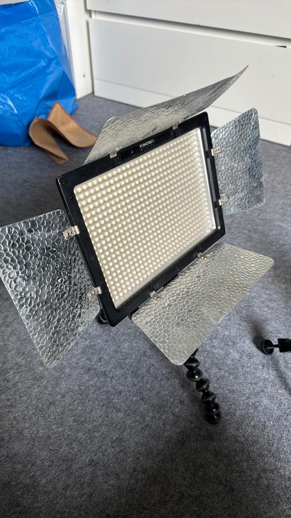 Yongnuo YN600L LED Videolamp + Joby GorillaPod, Ophalen of Verzenden, Gebruikt, Lamp of Flitsset