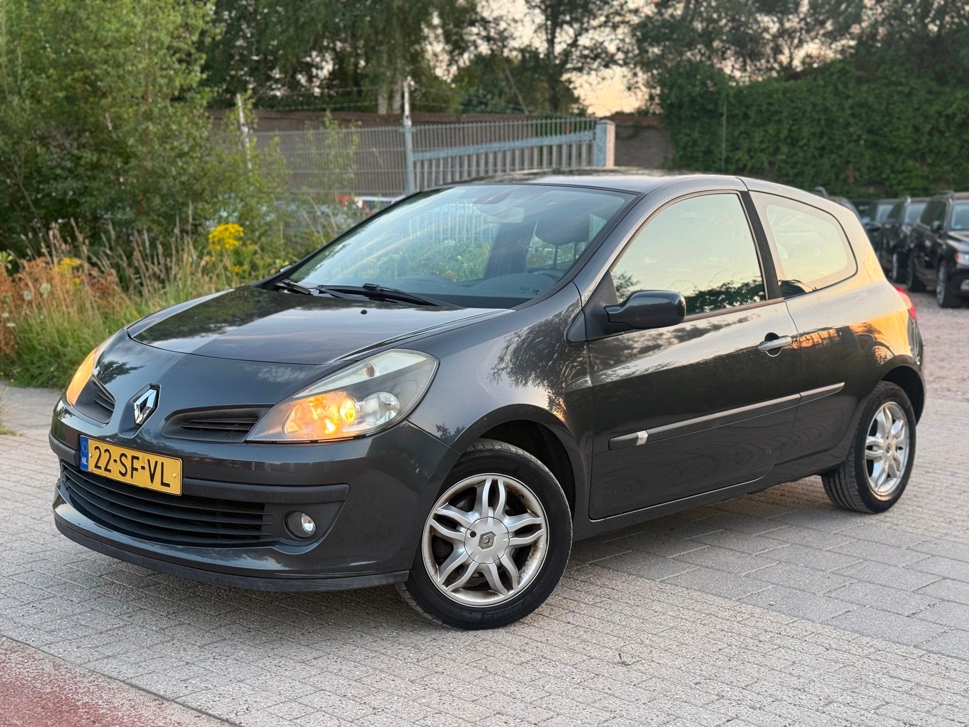 Renault Clio 1.4-16V Dynamique Luxe Airco Elekpakket Koopje, Auto's, Voorwielaandrijving, Gebruikt, 4 cilinders, Handgeschakeld