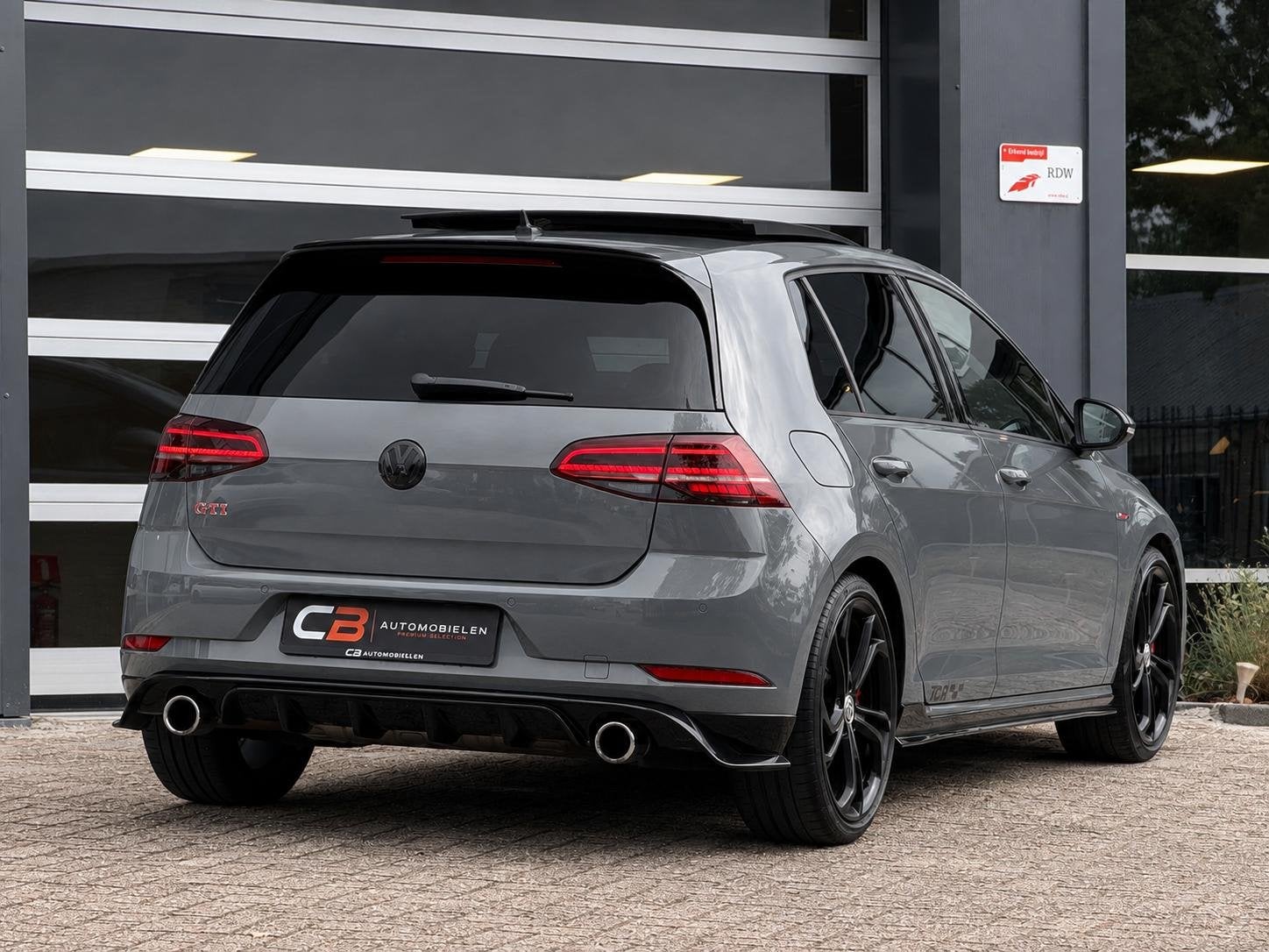 Volkswagen Golf 2.0 GTI TCR | Navigatie | Panoramadak | Virt, 1330 kg, Gebruikt, 4 cilinders, 1984 cc