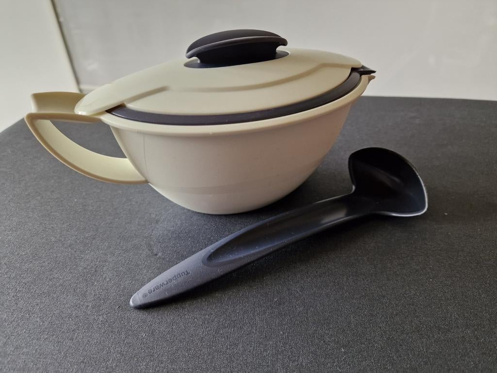 Tupperware Iso Duo Sauskom met Lepel - Crème/Donkergrij, Ophalen of Verzenden, Gebruikt, Crème, Bak of Kom