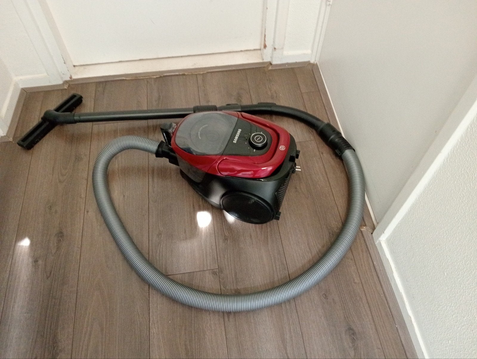 Samsung VC07M3130V1 Sledestofzuiger met reservoir, Witgoed en Apparatuur, Stofzuigers, Ophalen, Inclusief accessoires, Gebruikt