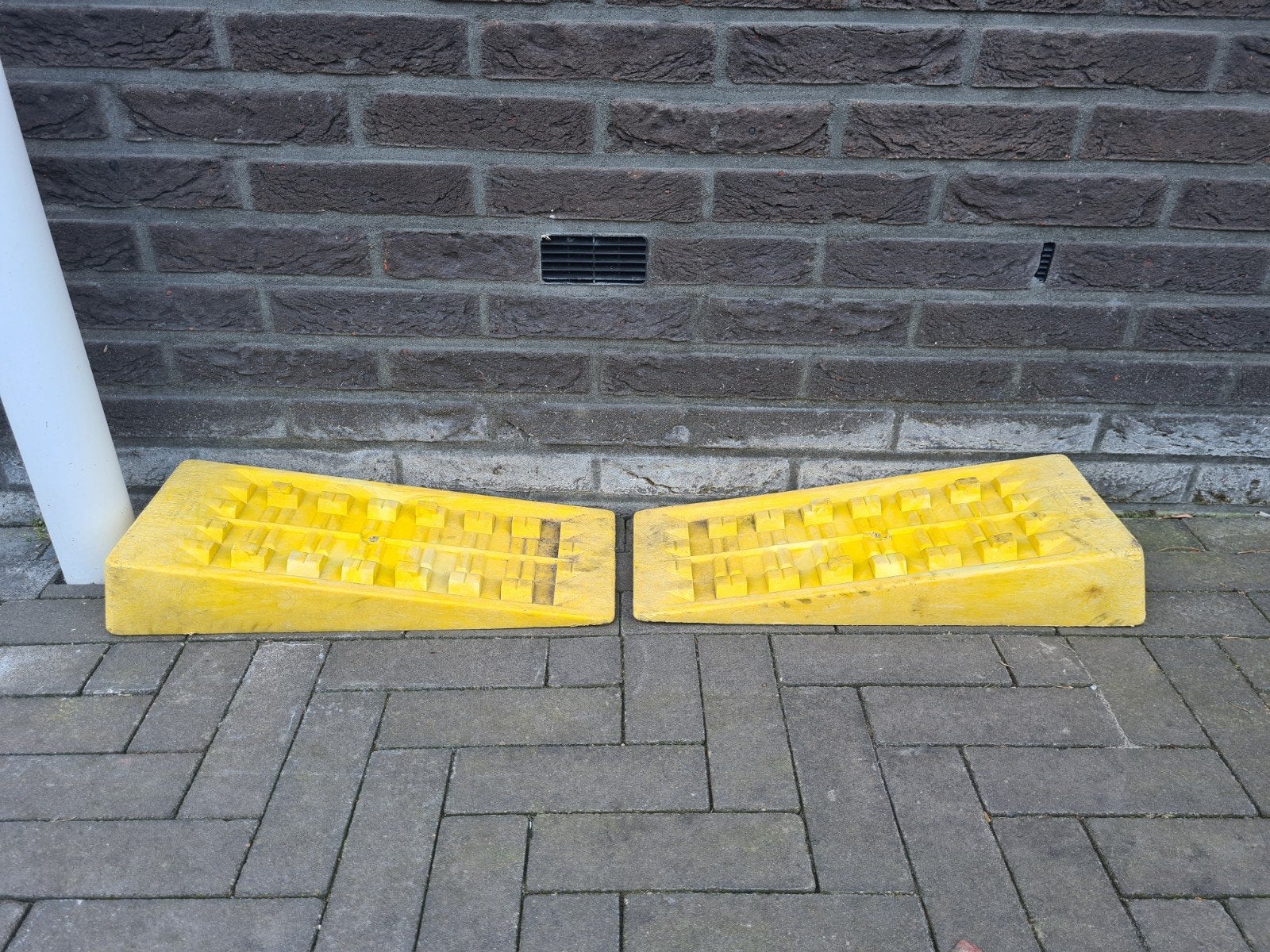 Gele oprijblokken voor caravan of camper - set van 2, Ophalen of Verzenden, Gebruikt
