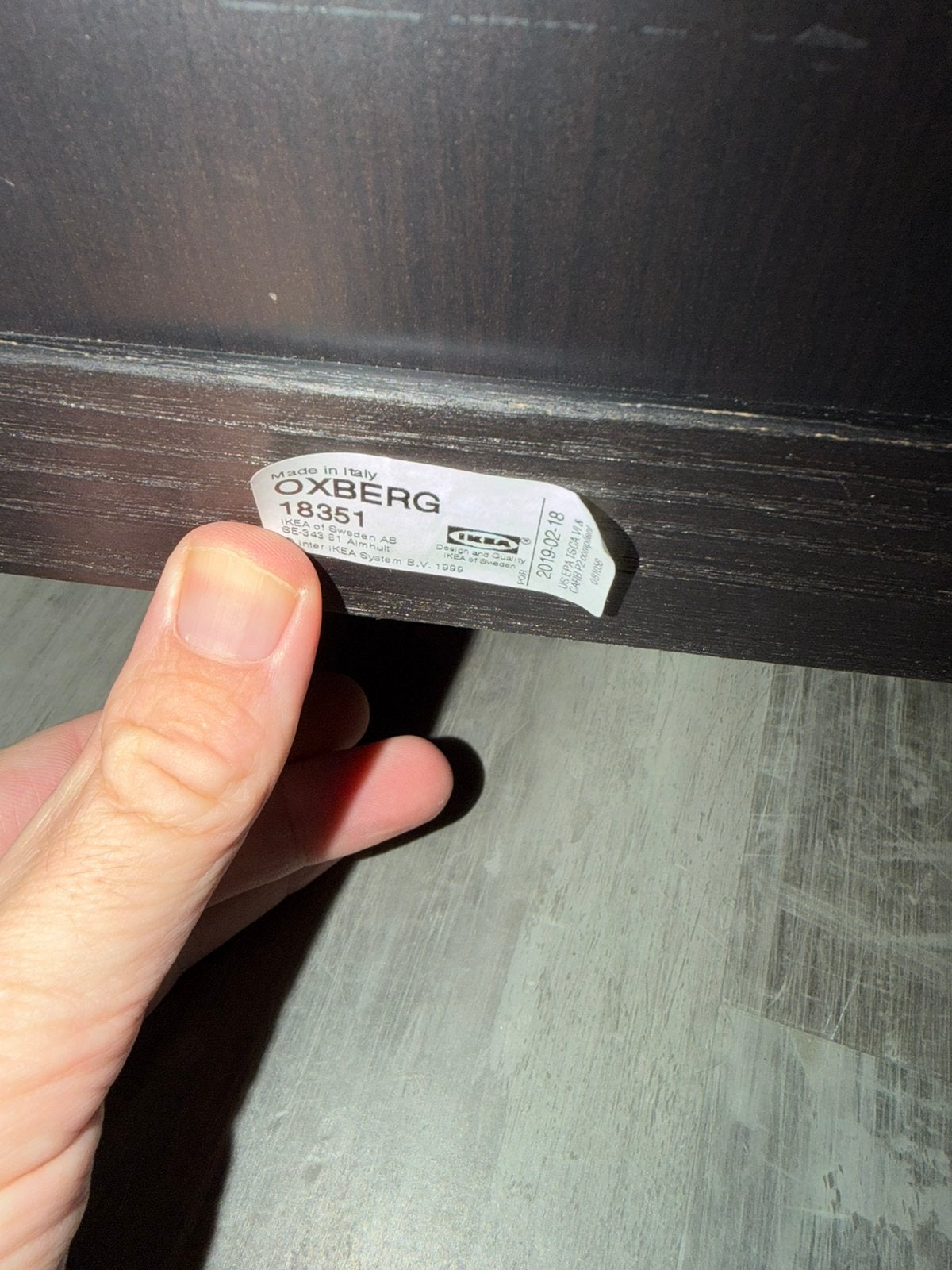 Foto 3 van 2x IKEA BILLY kasten zwartbruin met OXBERG vitrinedeuren