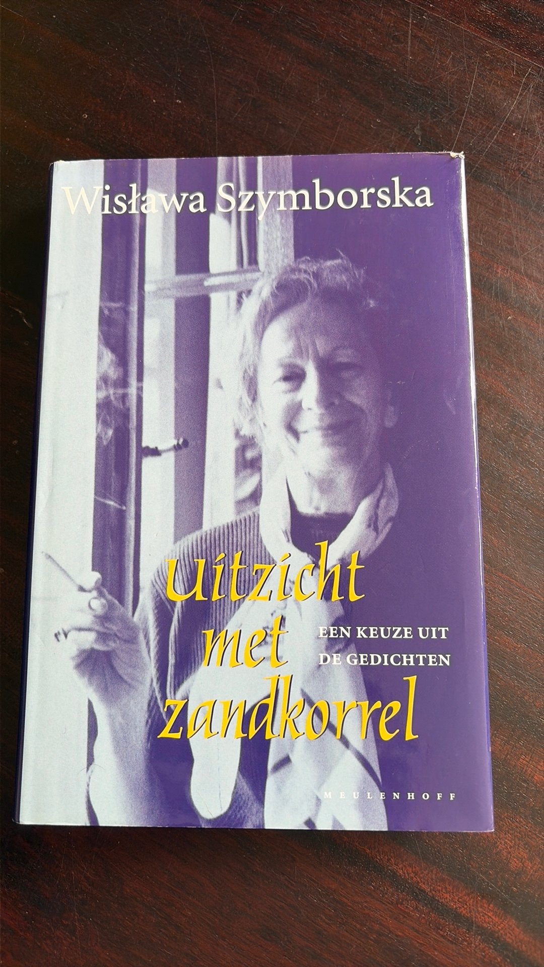 Uitzicht met Zandkorrel - Wislawa Szymborska, Boeken, Ophalen of Verzenden, Gelezen, Eén auteur