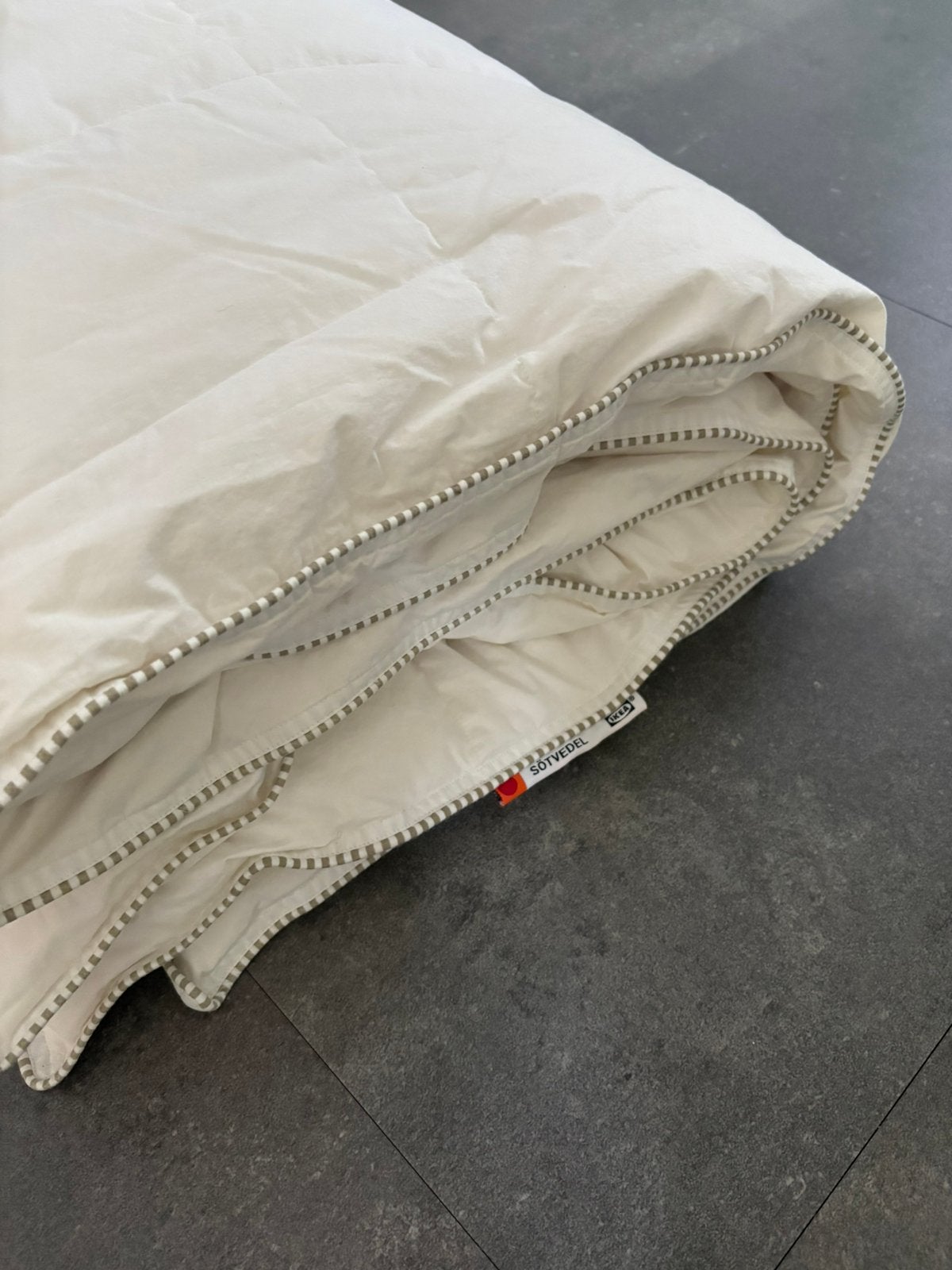 Dekbed (IKEA Sötvedel), Huis en Inrichting, Slaapkamer | Beddengoed, Zo goed als nieuw, Deken of Dekbed, Tweepersoons, Wit, Dubbelzijdig bruikbaar