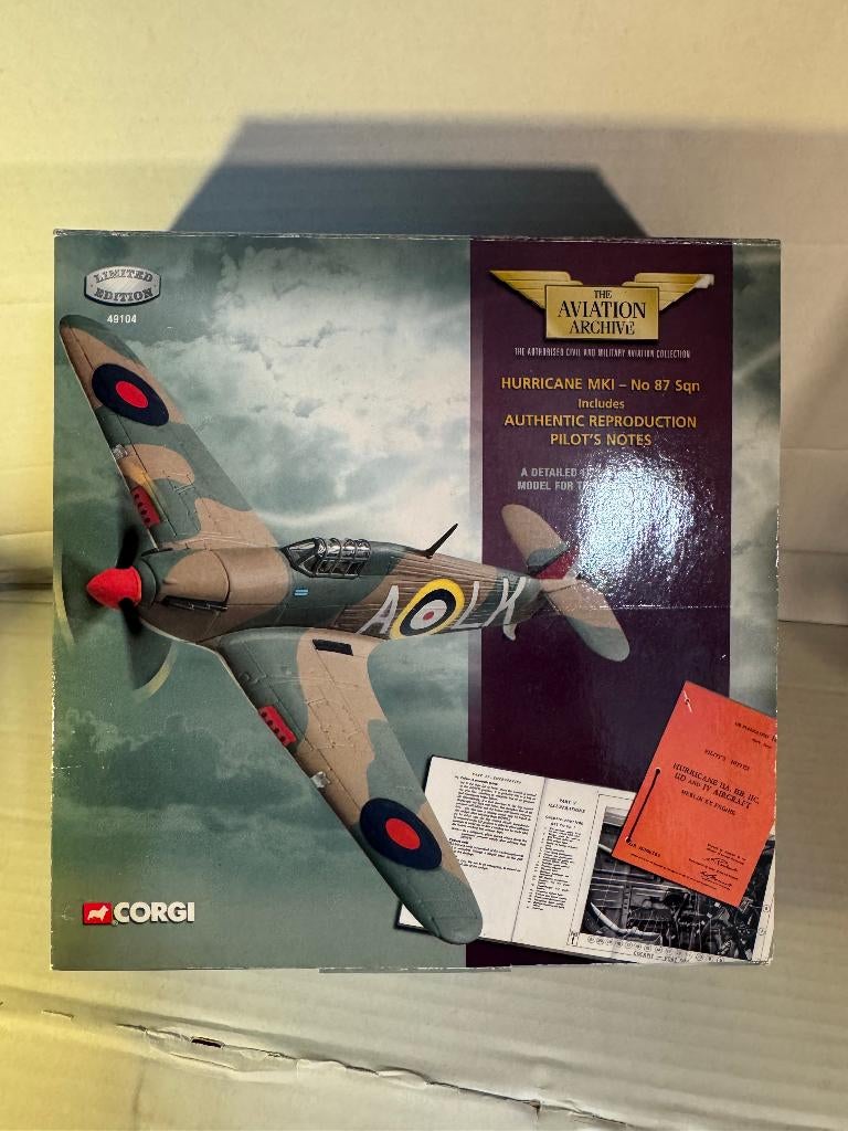 Corgi 1:72 Hurricane Mk I Diecast RAF No.87 Sqn AA49104, Ophalen of Verzenden, Zo goed als nieuw, Patch, Badge of Embleem