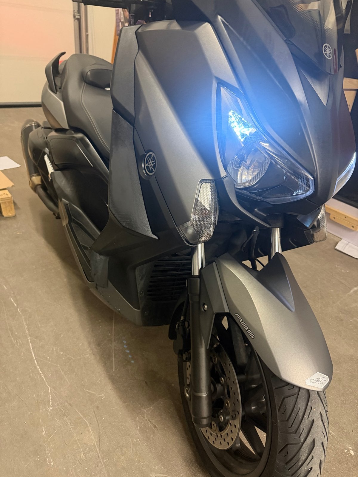 Yamaha XMAX 400CC - Zo goed als nieuw, Fietsen en Brommers, Ophalen of Verzenden, Zo goed als nieuw