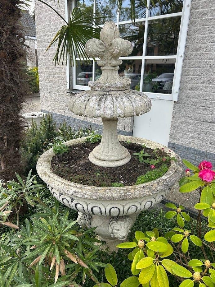 gratis op te halen betonnen tuinfontein, Tuin en Terras, Tuinbeelden, Ophalen, Gebruikt, Beton, Overige typen