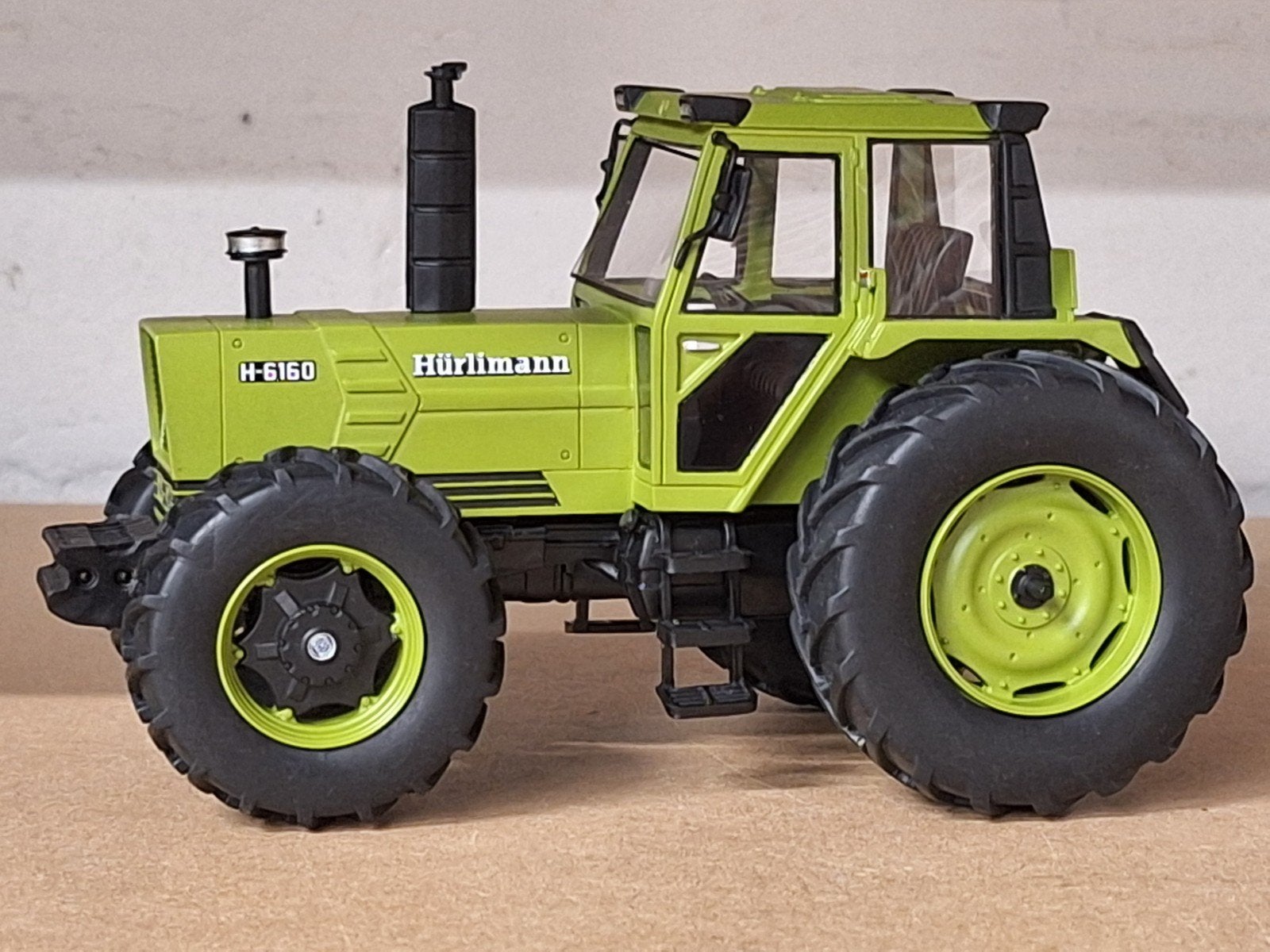 Hurlimann H-6160, Schuco, Tractor of Landbouw, Ophalen of Verzenden, Zo goed als nieuw