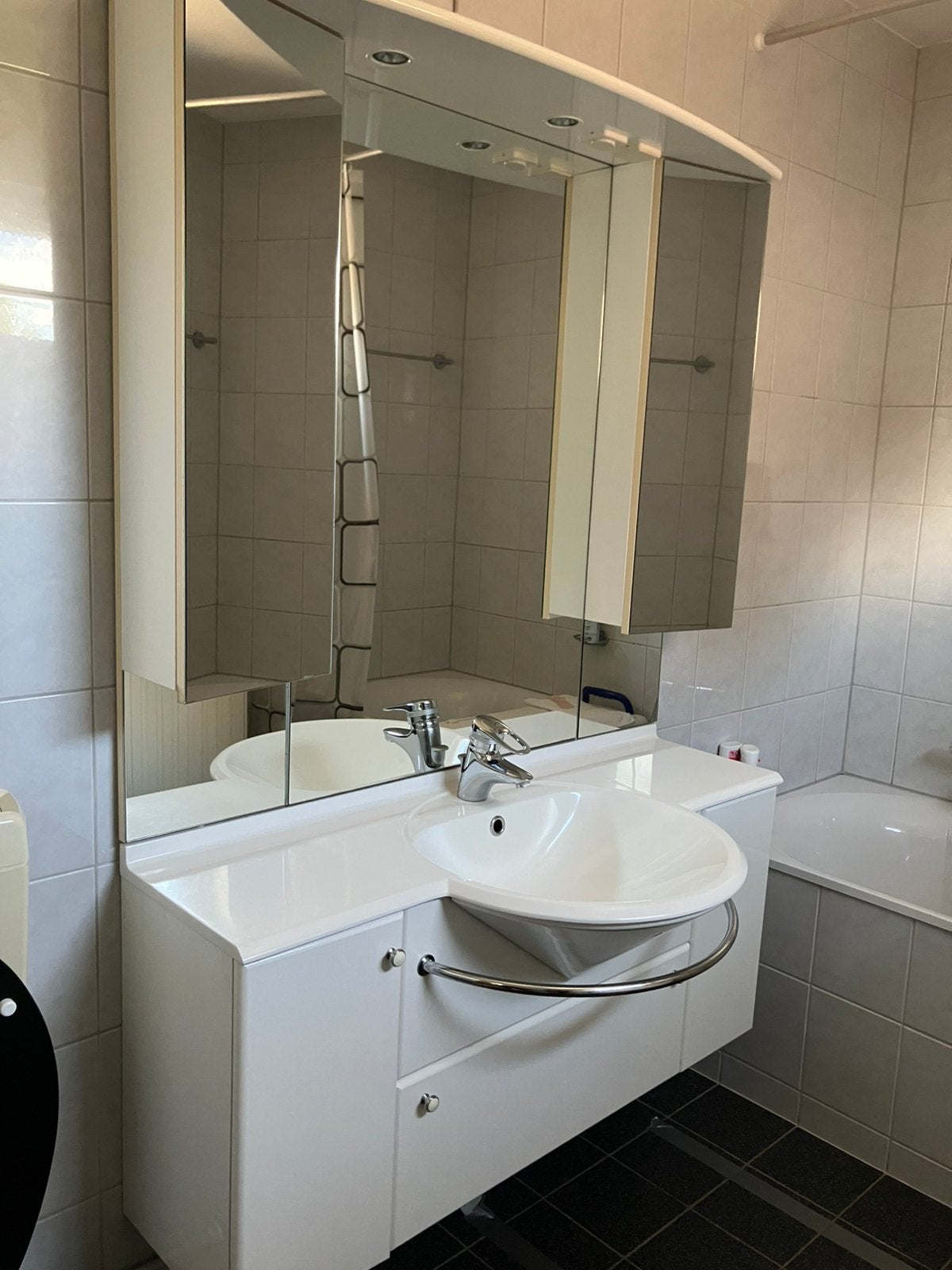 Badkamermeubel met verlichting stopcontact, kraan (Grohe), Huis en Inrichting, Badkamer | Badkamermeubels, Ophalen, Gebruikt, 100 tot 150 cm