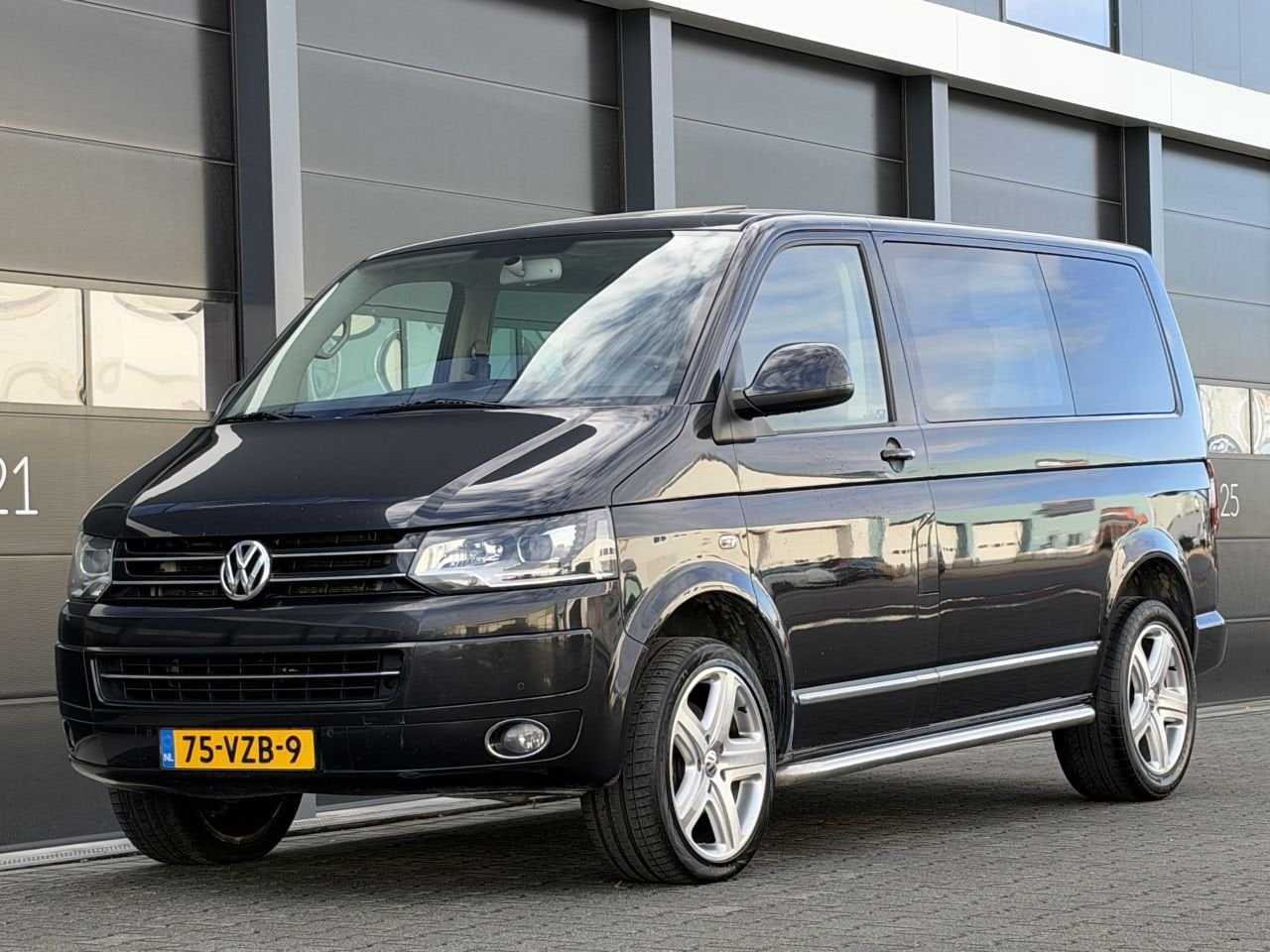 Volkswagen Multivan 2.5 TDI Leer Dak Navi DC 5-PERS, Automaat, Verwarmde buitenspiegels, Volkswagen, Zwart