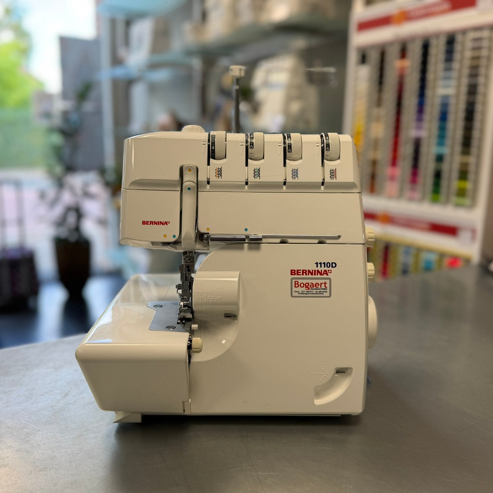 Bernina 1110D overlock, Ophalen of Verzenden, Zo goed als nieuw, Lockmachine, Bernina