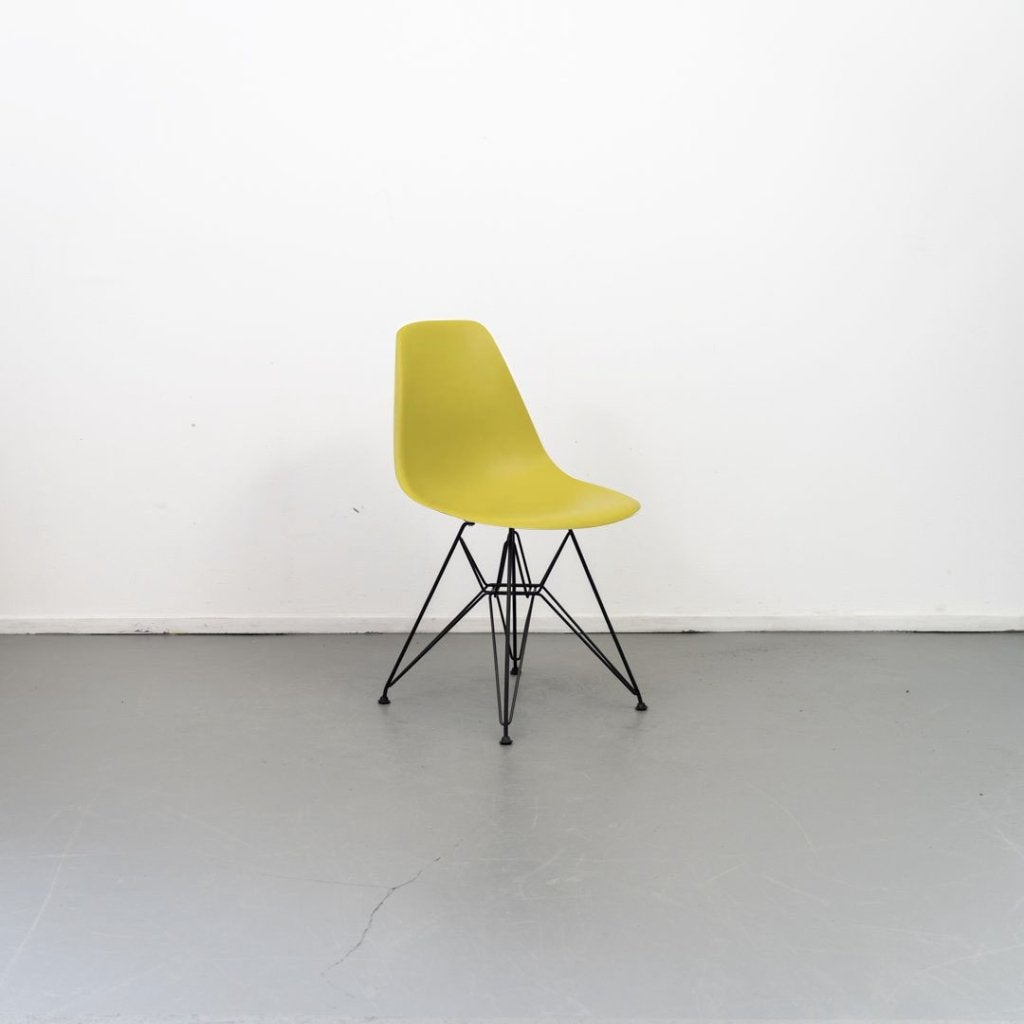 Vitra Eames DSR Stoel Kunststof Mosterdgroen - Zwart, Niet ingevuld, Zo goed als nieuw, Niet ingevuld, Niet ingevuld