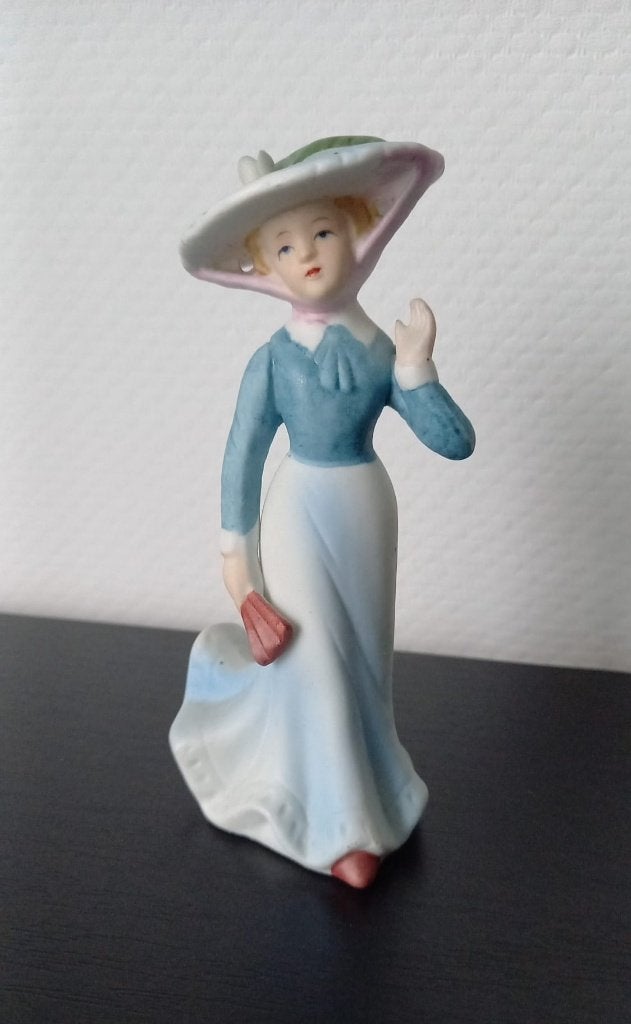 Victoriaanse dame van biscuit porselein, Ophalen of Verzenden, Zo goed als nieuw, Mens