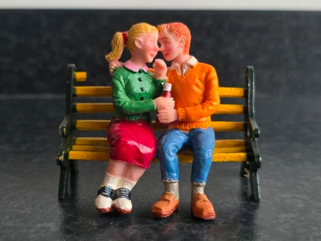 Lemax retired carnival Teens sharing soda kerstdorp, Ophalen of Verzenden, Gebruikt