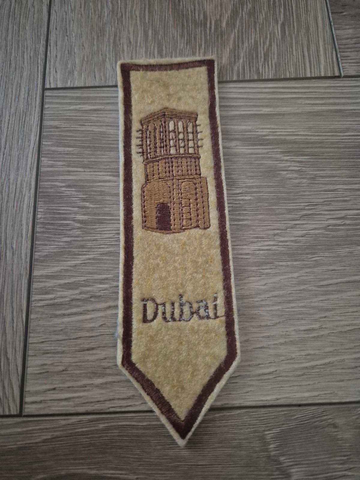 Geborduurde boekenlegger Dubai windtoren (vintage), Verzamelen, Boekenleggers, Ophalen of Verzenden