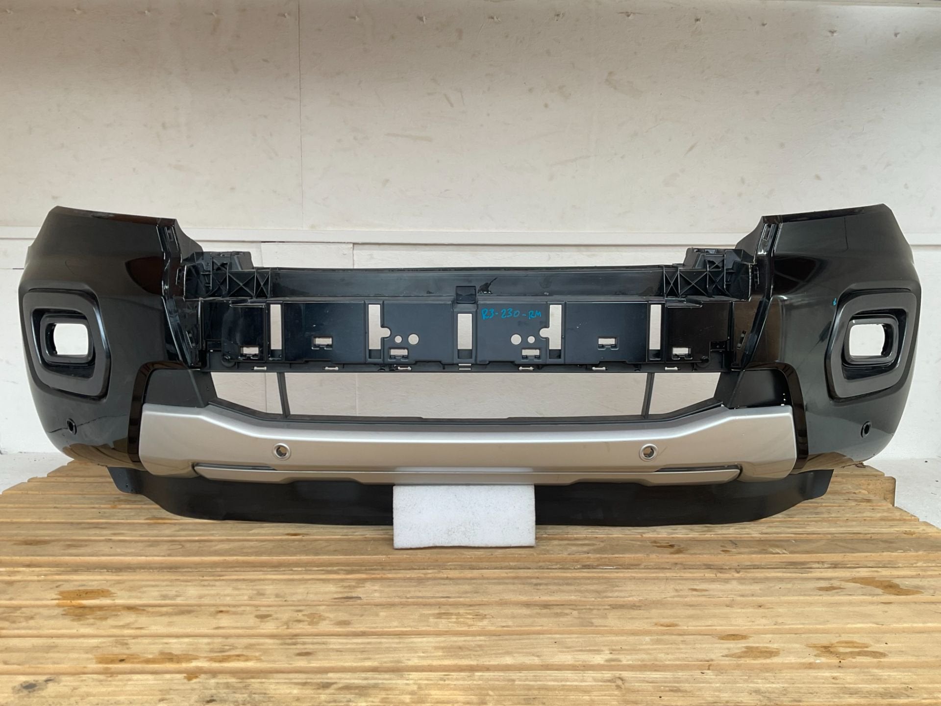 Bumper Ford Ranger T8 19-22 JB3B-17C831-D 4xpdc Voorbumper R, Auto-onderdelen, Gebruikt, Info@ford.com, Ophalen of Verzenden, Ford