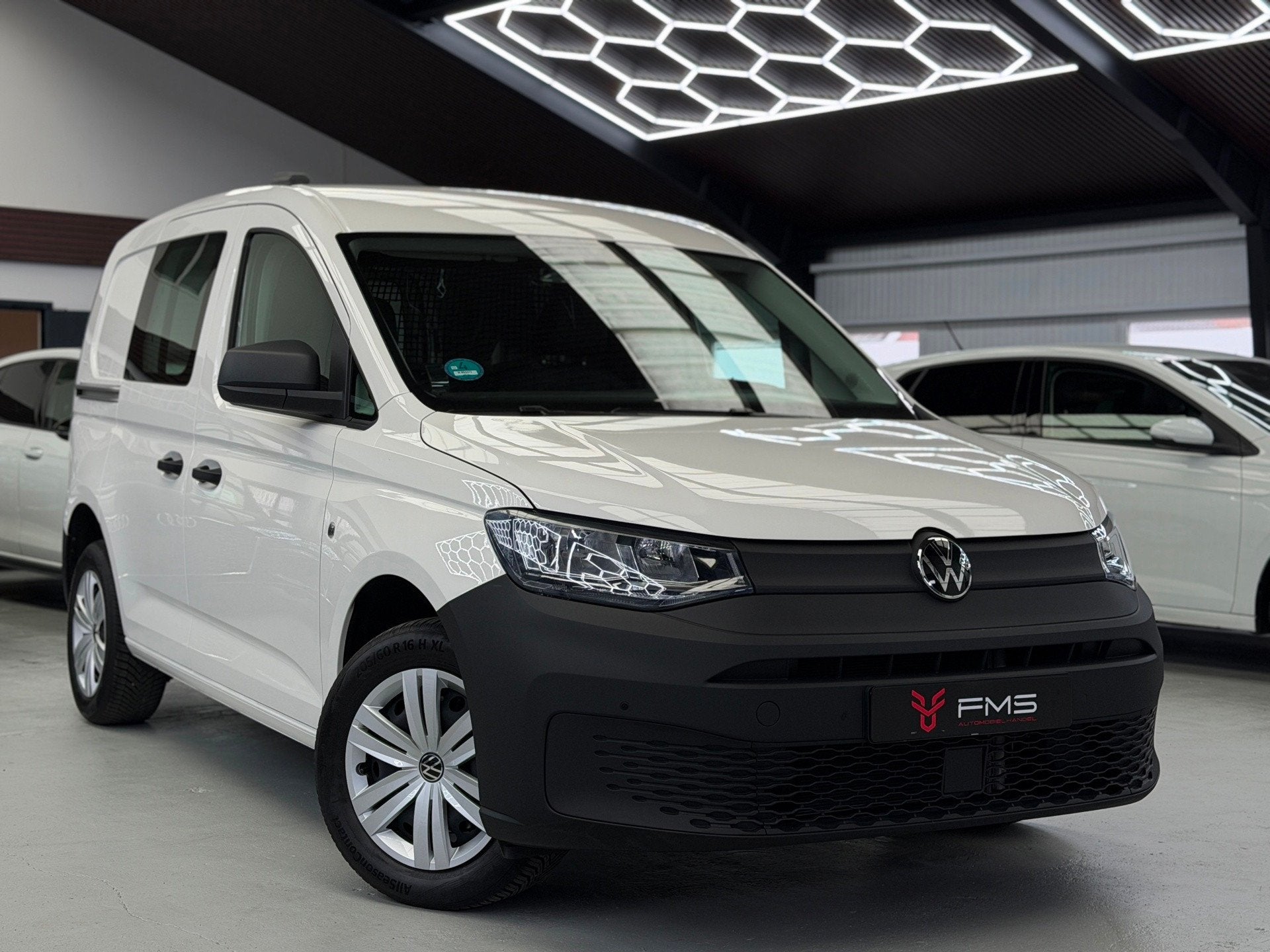 Volkswagen Caddy Cargo 1.5 TSI Camera CarPlay, Auto's, Voorwielaandrijving, Stof, Zwart, 4 cilinders