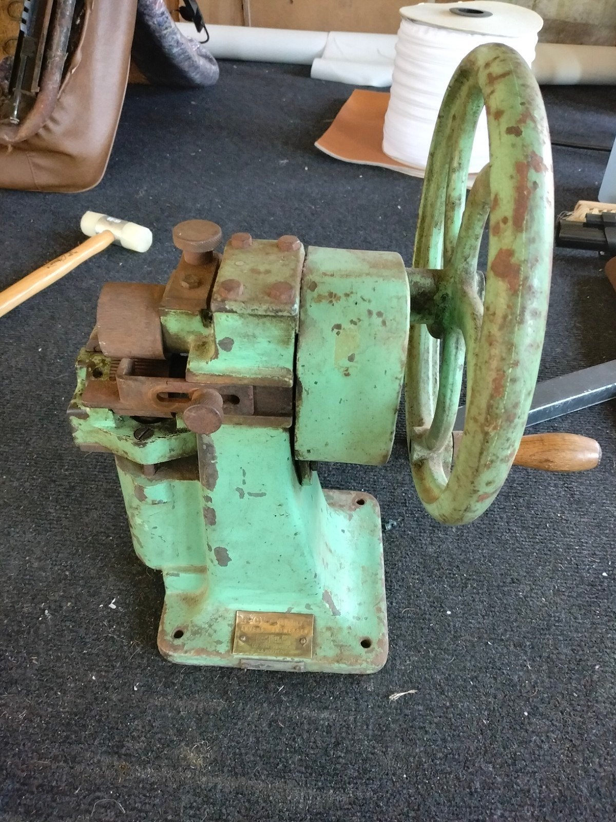 Handmatige schalmmachine voor tuigleder, Hobby en Vrije tijd, Ophalen, Gebruikt, Applicatie