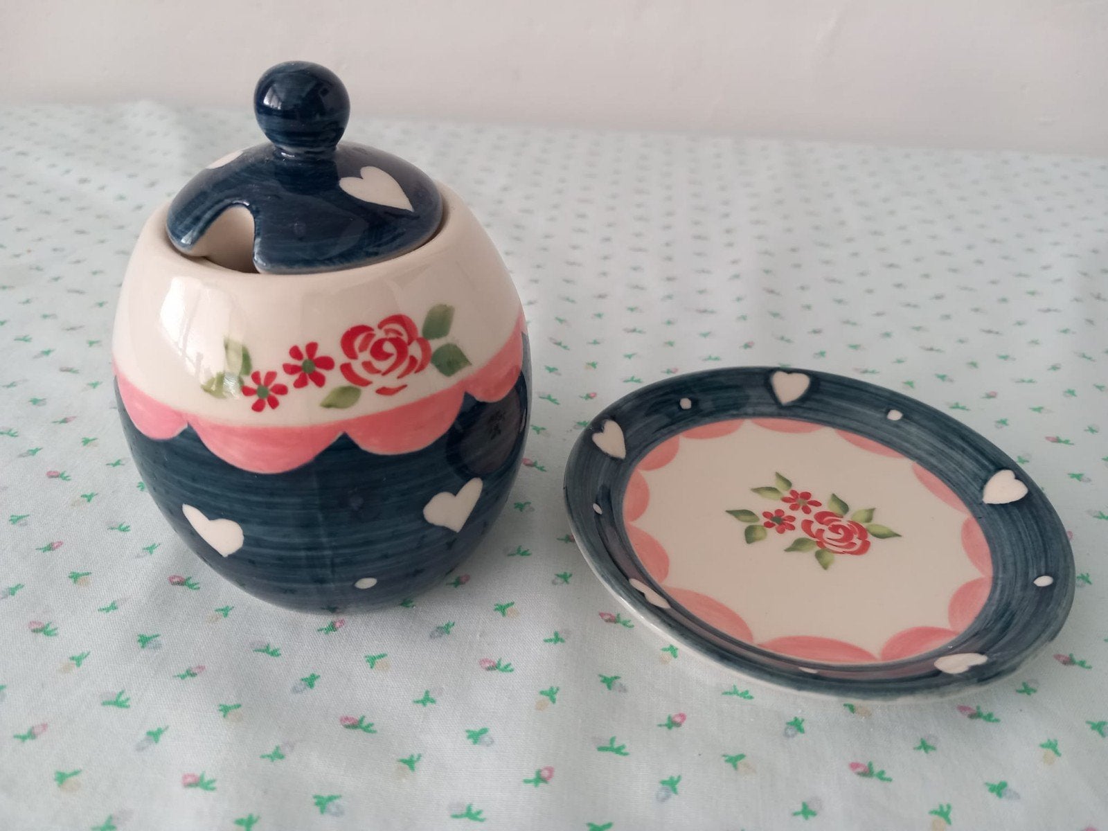 Froukjes Hand Painted Servies Suikerpot en Schoteltje, Ophalen