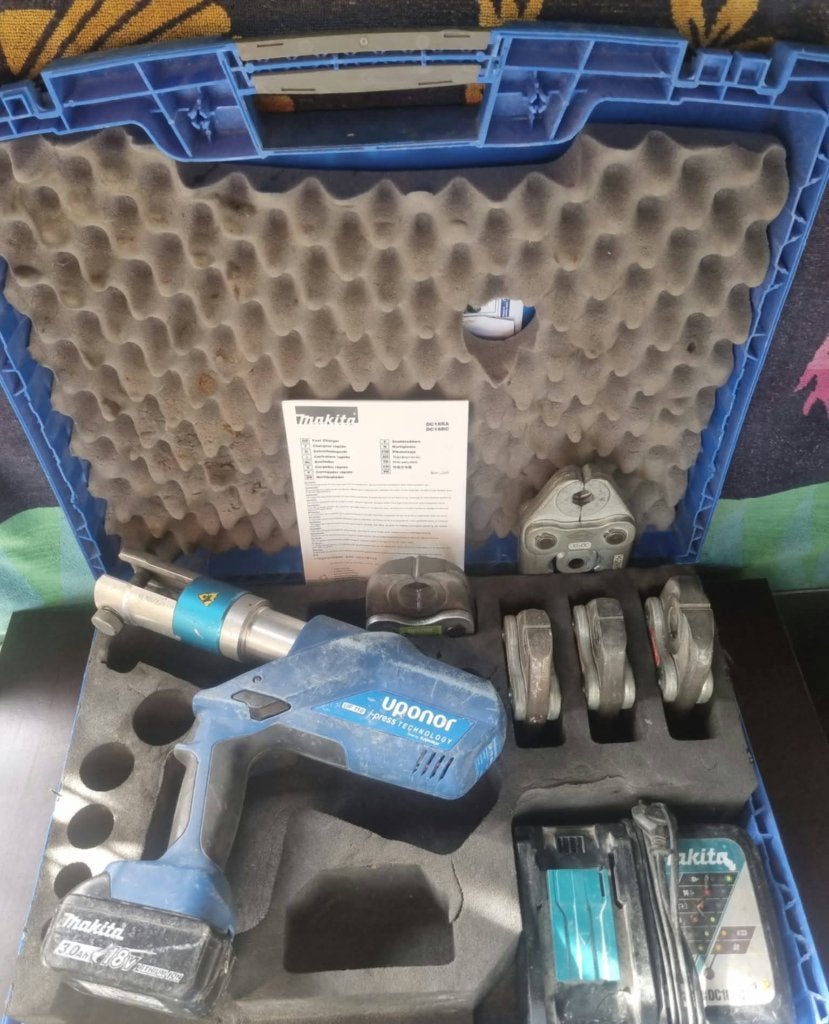 complete Uponor S-press UP110 accu  persmachine 18v makita a