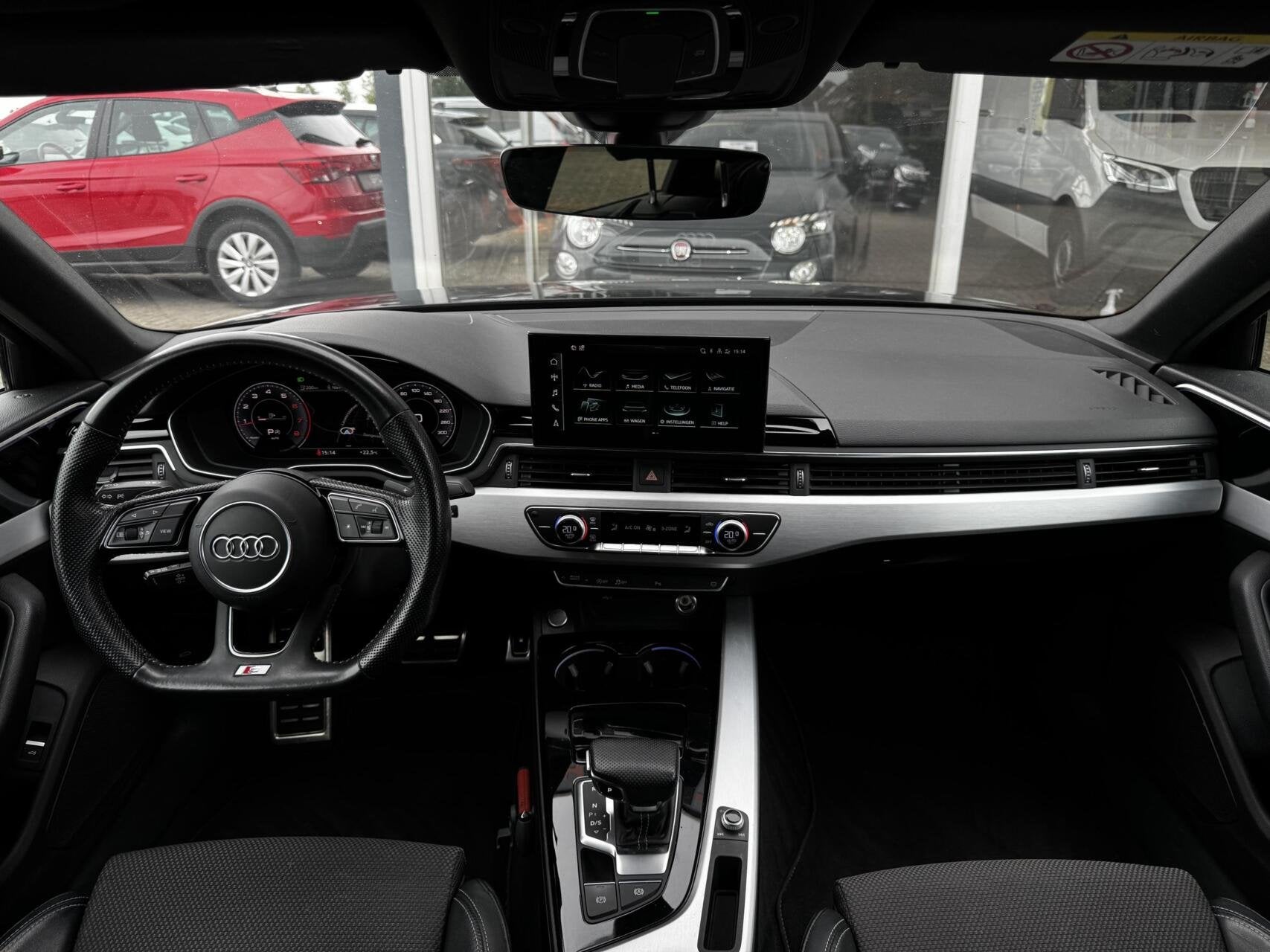 Audi A4 Limousine 40 TFSI S-line|190PK|Matrix|Trekhaak|Carpl, Auto's, Audi, Gebruikt, 1984 cc, Zwart, Origineel Nederlands