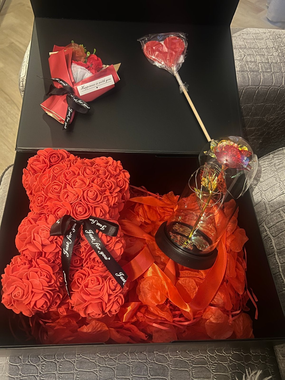 Valentijnscadeau set: Rozenbeer, roos in glazen koepel, Ophalen of Verzenden, Nieuw, Rood, Textiel
