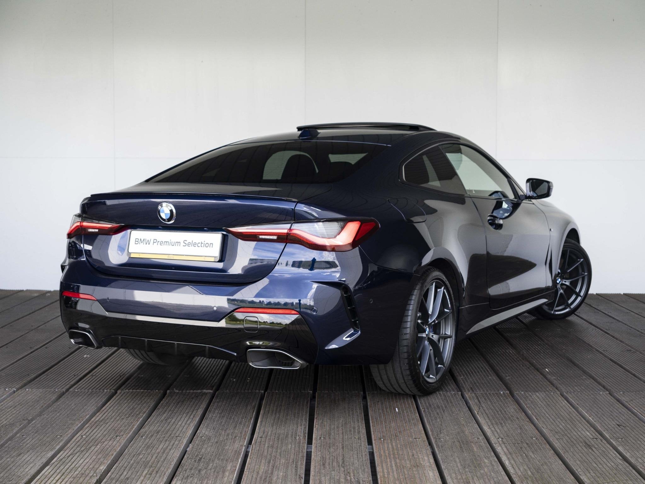 BMW 4 Serie Coupé M440i xDrive | High Executive | M Sportpa, Auto's, Stof, Euro 6, Met garantie (alle), Bedrijf