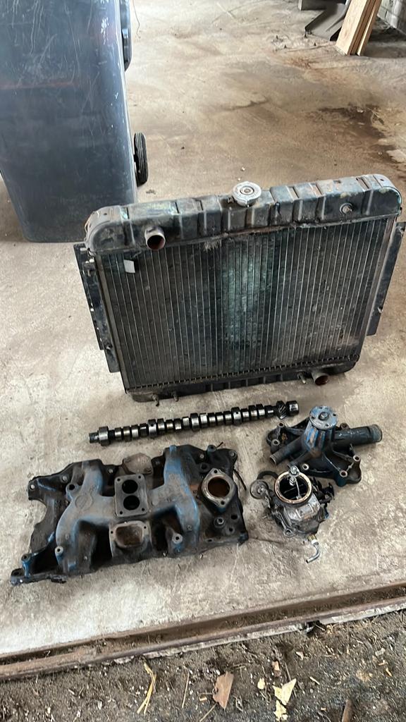Dodge W200 318 onderdelen: Radiator, inlaatspruitstuk, etc., Ophalen, Gebruikt, Dodge
