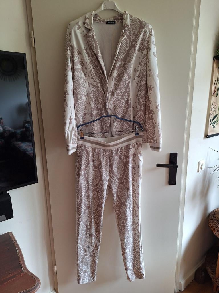 Pak set jasje broek angelle Milan l xxl, Ophalen of Verzenden, Zo goed als nieuw, Maat 42/44 (L)