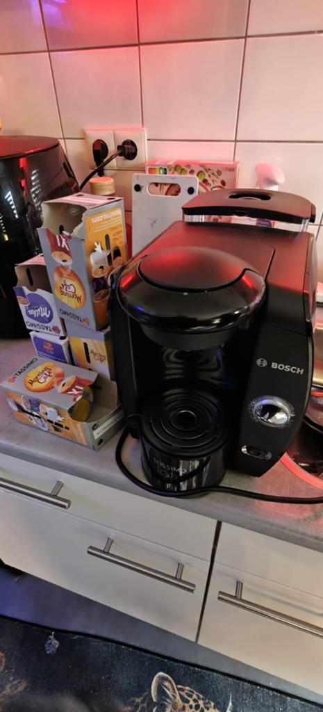 Tassimo Bosch koffiezetapparaat met cups, Ophalen, Gebruikt, Koffiemachine, Koffiepads en cups