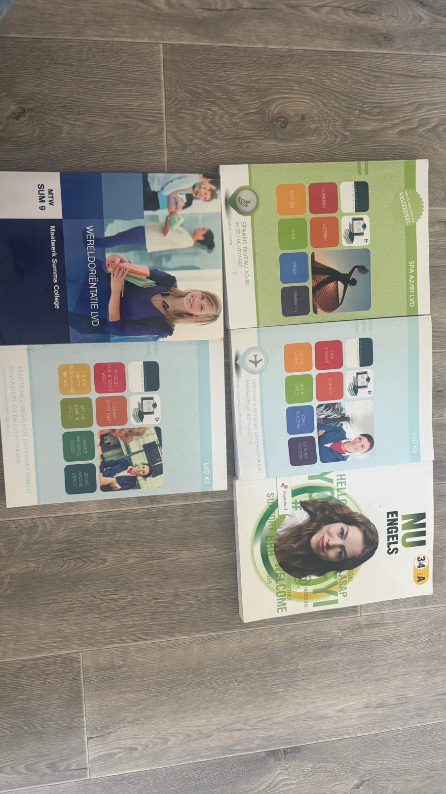 Luchtvaartdienstverlening school boeken, Boeken, Ophalen of Verzenden, Zo goed als nieuw, VMBO, Overige vakken