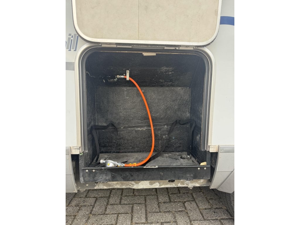 Foto 19 van Hymer B544 Kleine compacte intergaal camper voor 5 personen