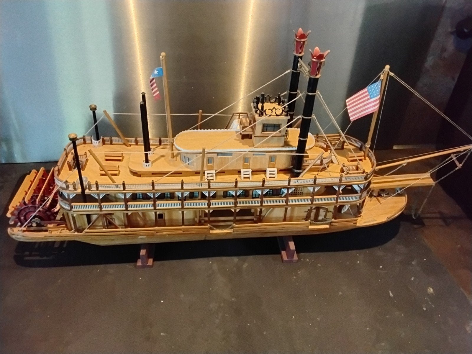 Gedetailleerd model van een raderstoomboot, Hobby en Vrije tijd, Modelbouw | Boten en Schepen, Ophalen of Verzenden, Zo goed als nieuw