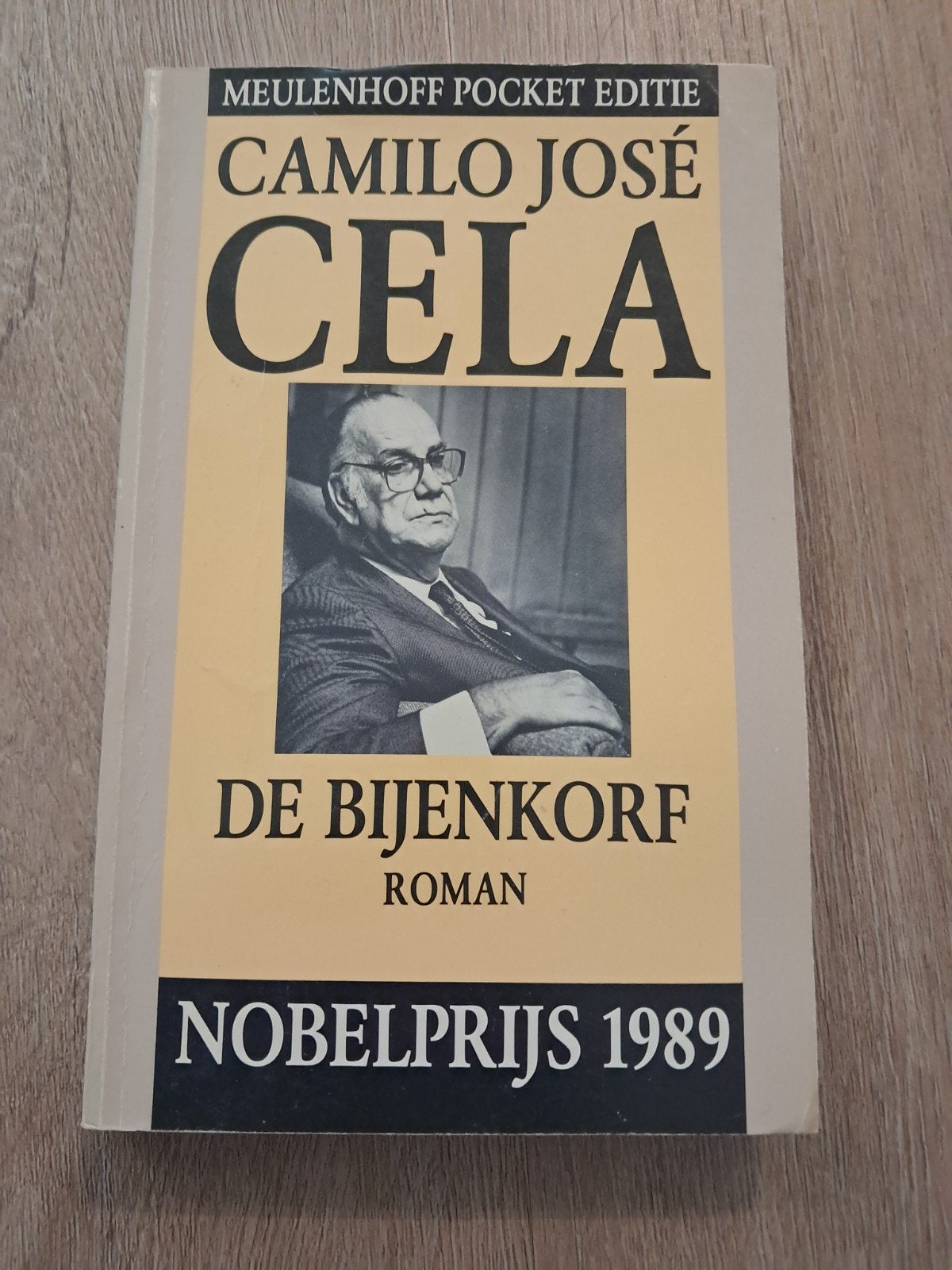 T: De Bijenkorf - Camilo José Cela (Nobelprijs 1989), Boeken, Ophalen of Verzenden, Gelezen, Camilo José Cela, Europa overig