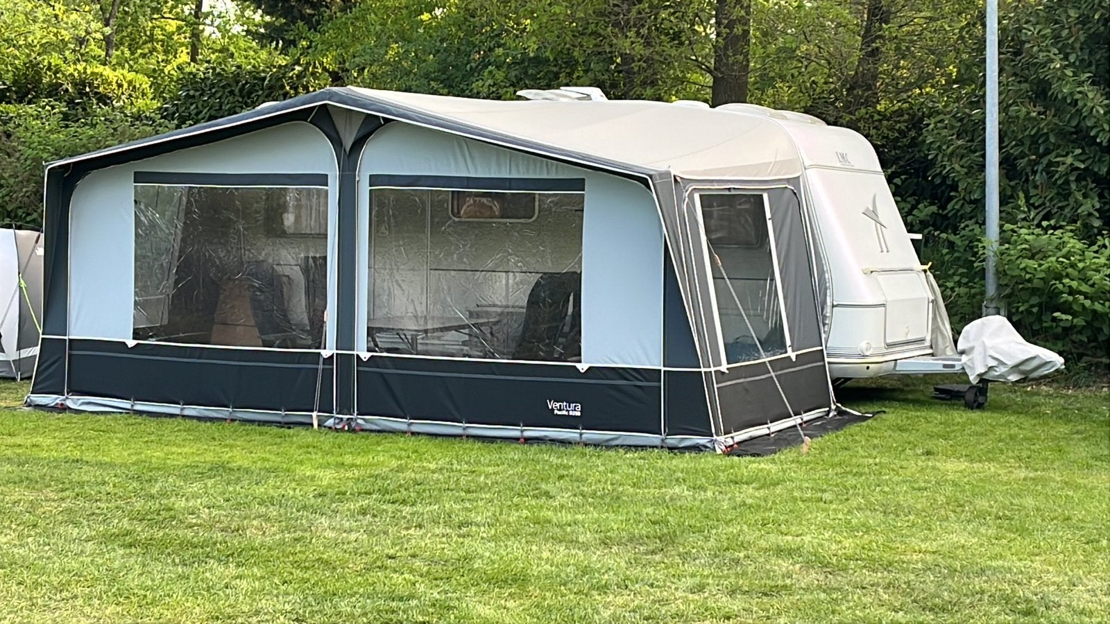 LMC 530 k1 2004 bij vragen stuur gerust een bericht, Mover, Lengtebed, Rondzit, Particulier