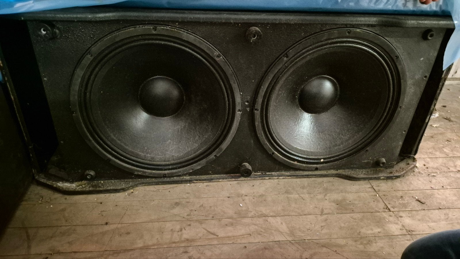 HK Audio IL 218 Sub - Krachtige subwoofer  1200watt rms, Gebruikt, Subwoofer, Ophalen, 150 watt of meer